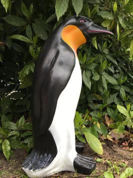 Pinguin beeld in kleur, polystein.